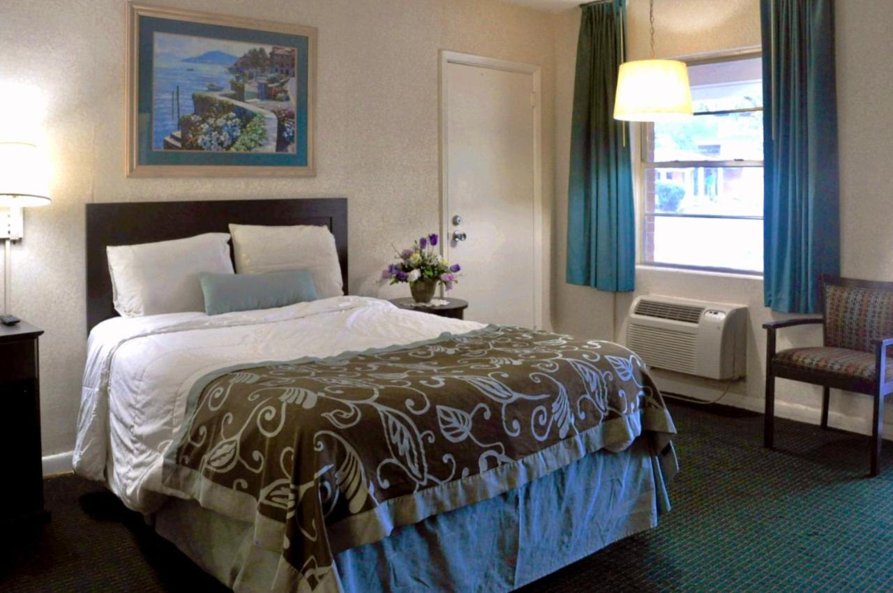 Azalea Inn & Suites Wilmington Ngoại thất bức ảnh