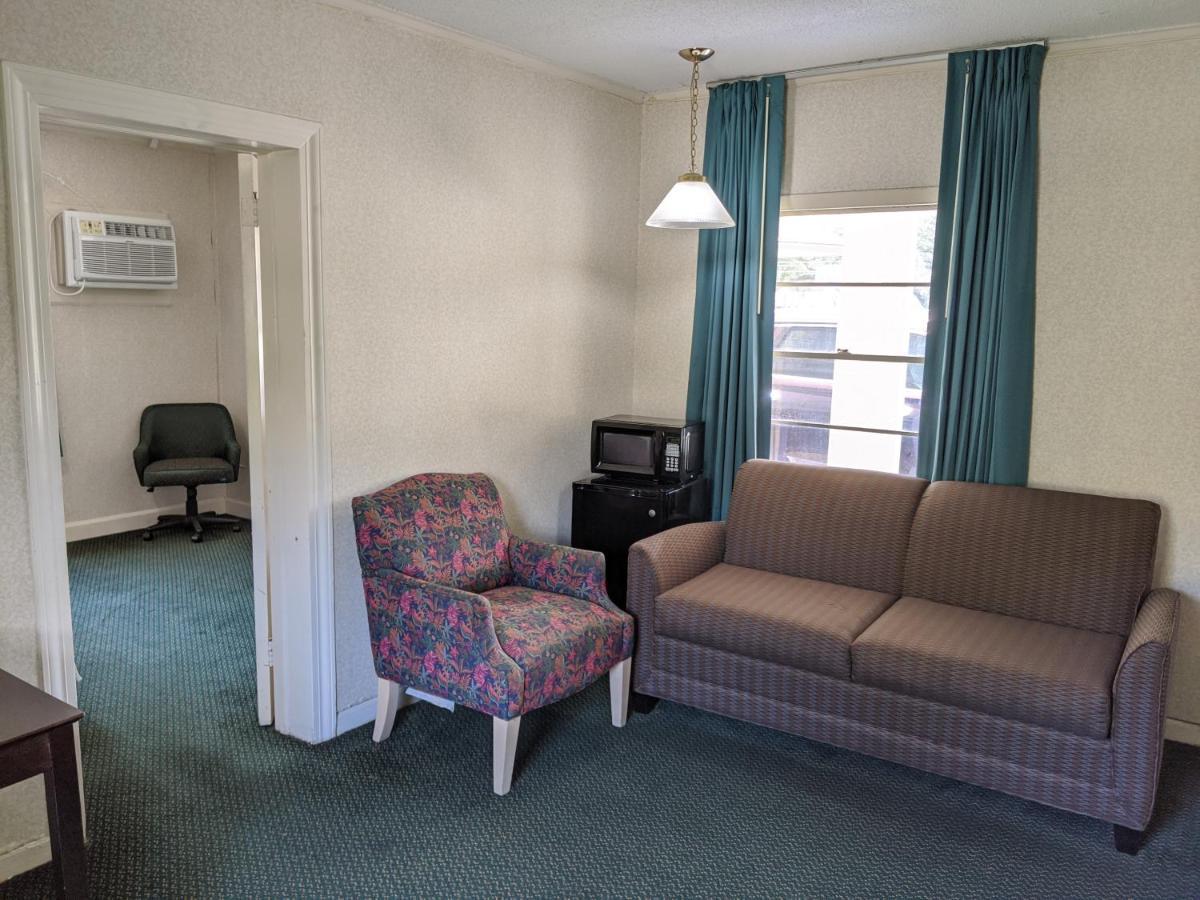 Azalea Inn & Suites Wilmington Ngoại thất bức ảnh