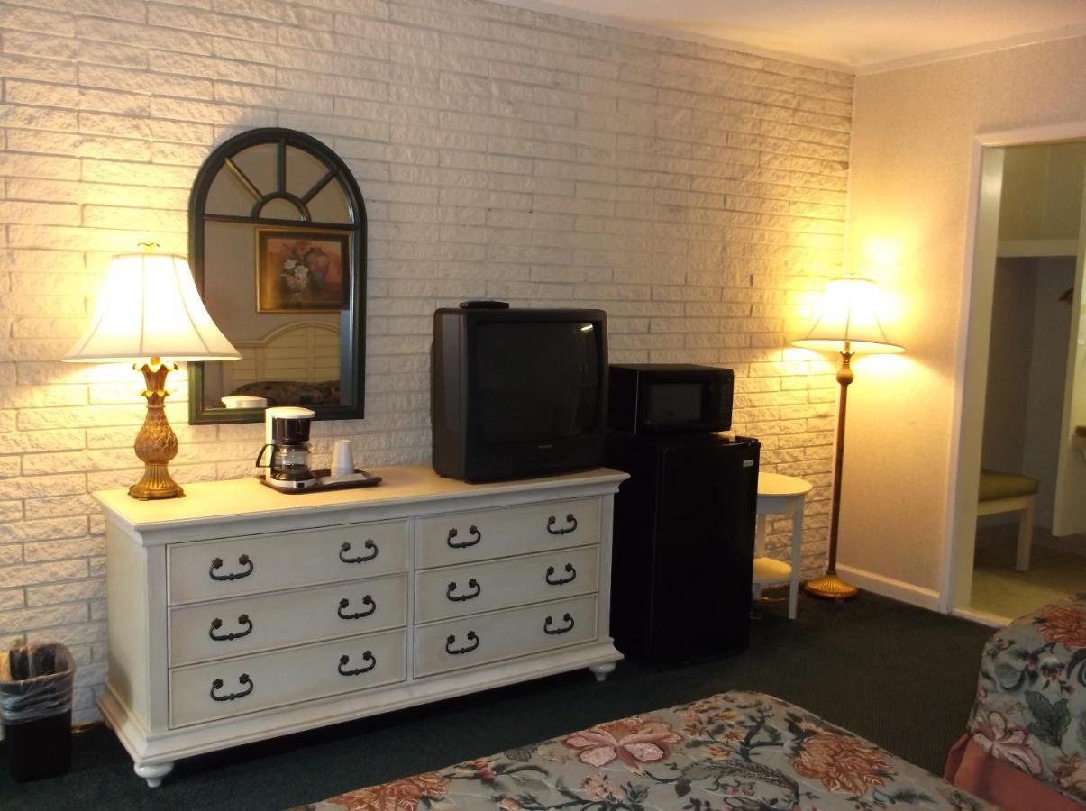 Azalea Inn & Suites Wilmington Phòng bức ảnh